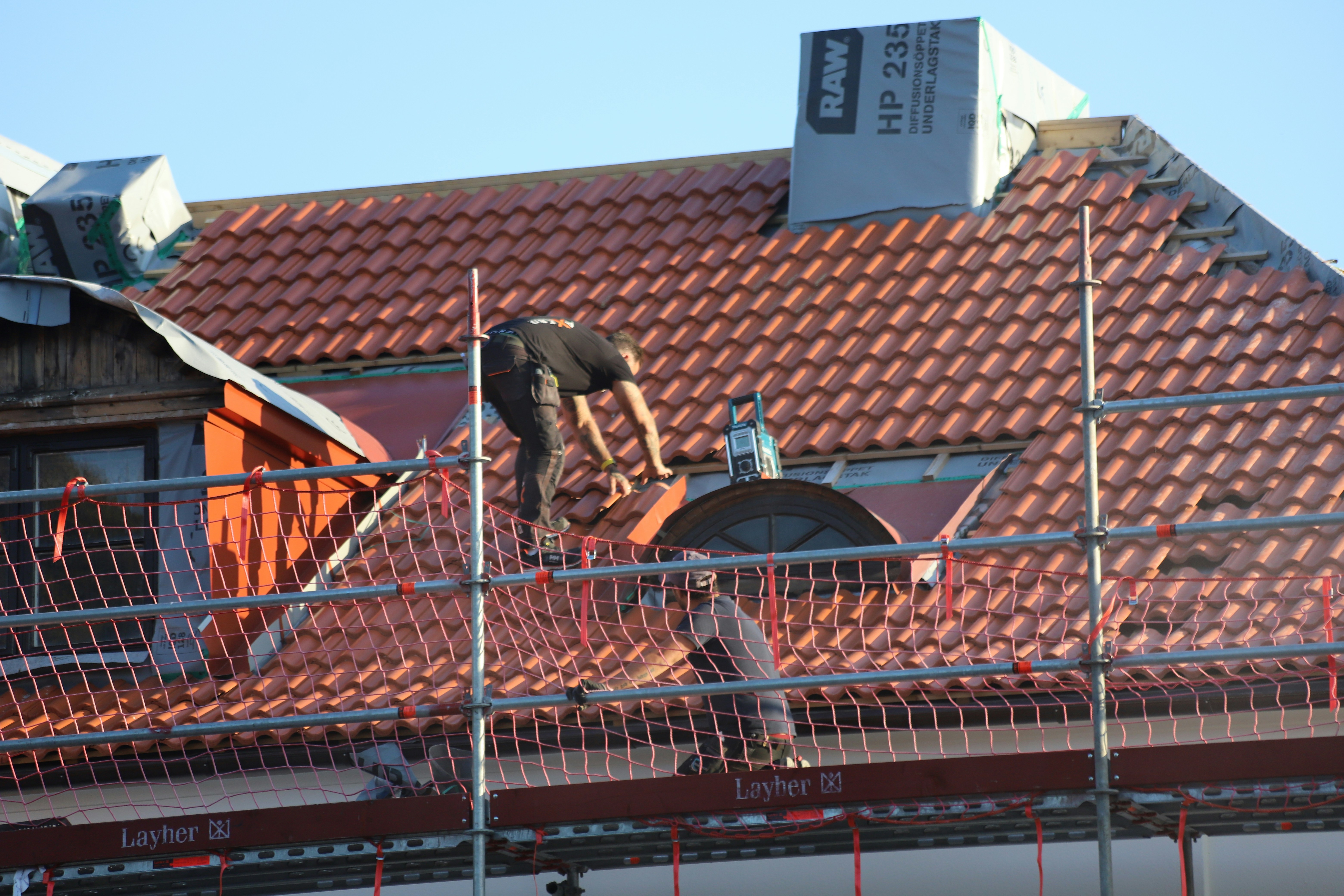 How to Choose the Right Roofing Materials for Your Construction Project